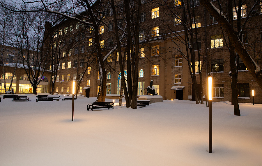 Свет, который рождает зимнюю сказку: Maytoni во дворе университета им. С. Г. Строганова