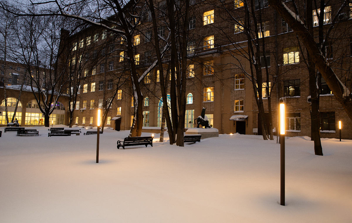 Свет, который рождает зимнюю сказку: Maytoni во дворе университета им. С. Г. Строганова